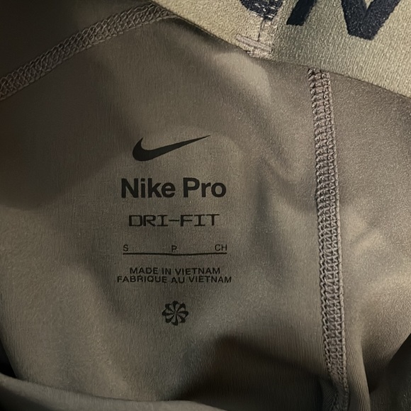 Nike Pro workout shorts - Picture 3 of 3